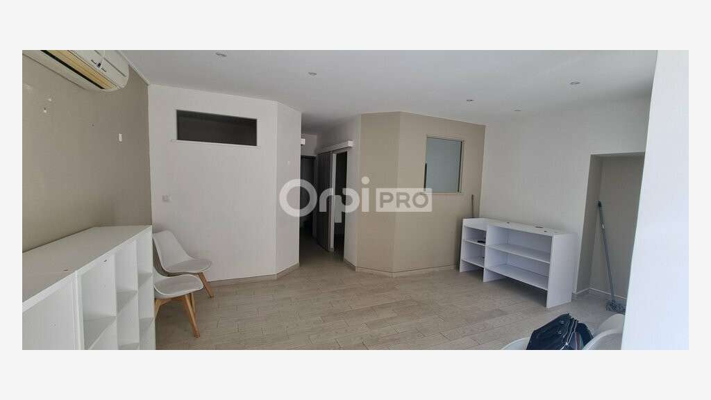 Local 40m² à louer à Saint-Saturnin-lès-Avignon