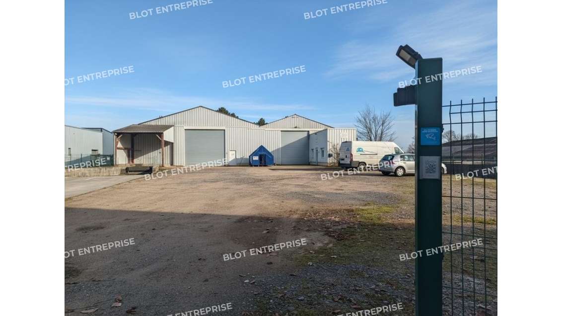 A louer local d'activités 780m² à Josselin RN24