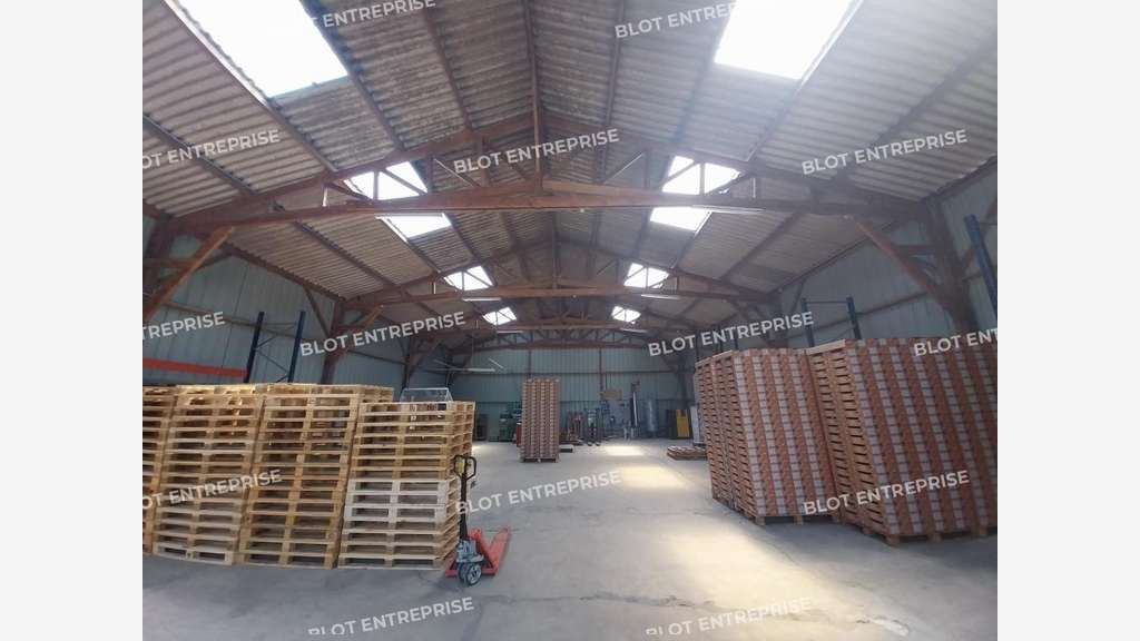 A louer local d'activités 780m² à Josselin RN24