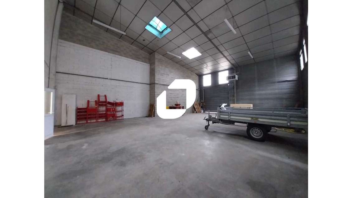 Location local 150m² à Jouars-Pontchartrain N12