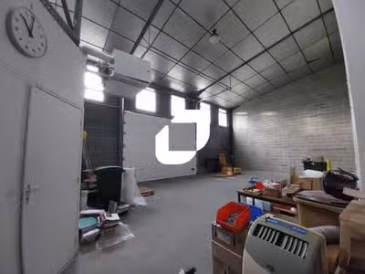  vous propose à la location, des locaux d'