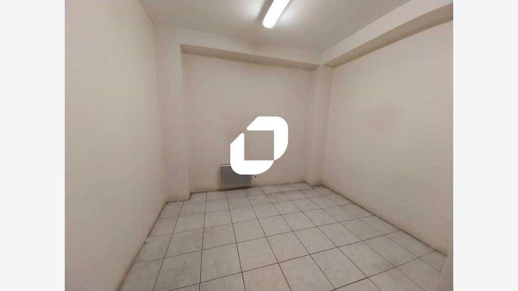  vous propose à la location, des locaux d'