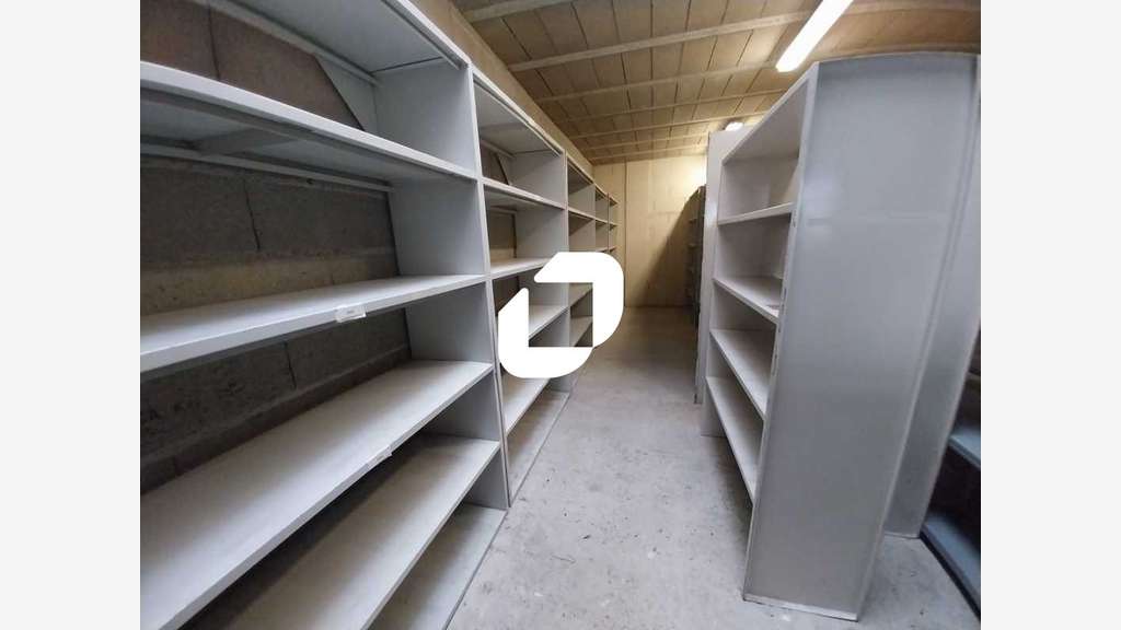  vous propose à la location, des locaux d'