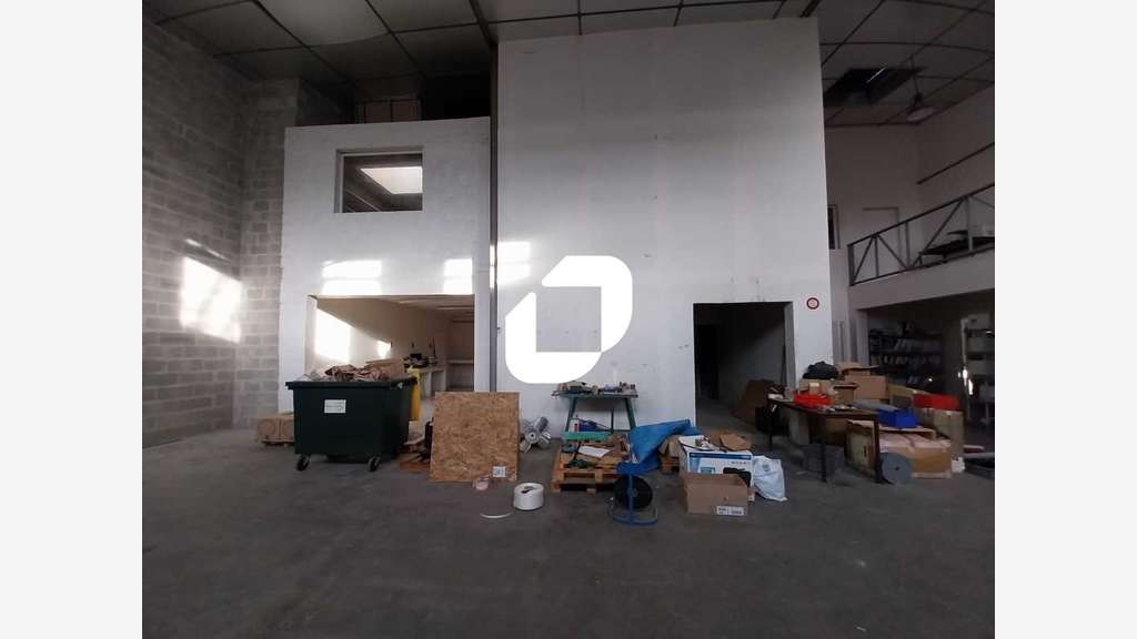  vous propose à la location, des locaux d'