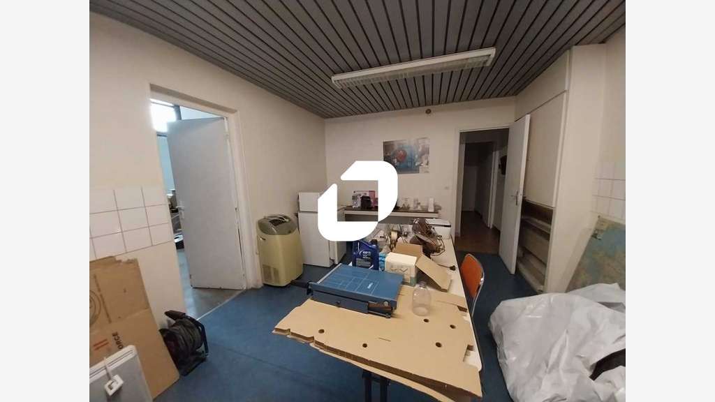  vous propose à la location, des locaux d'