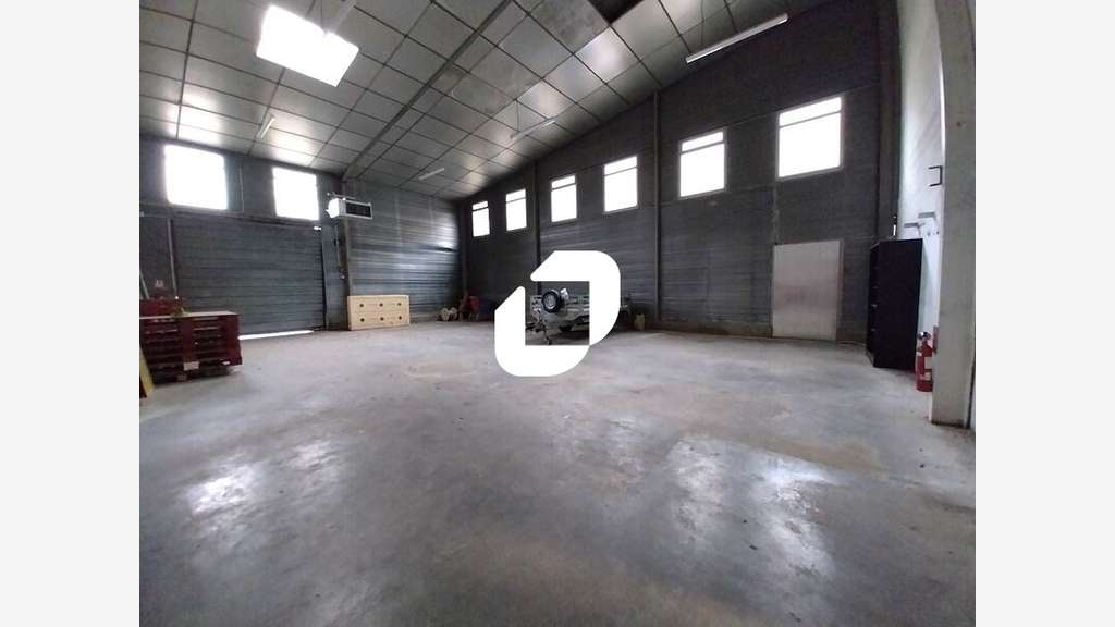  vous propose à la location, des locaux d'
