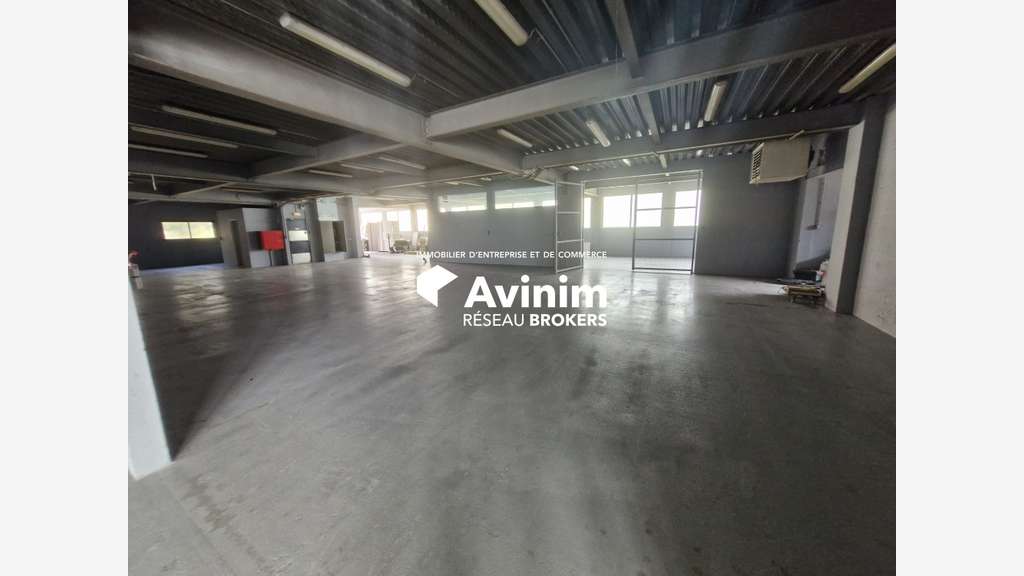 A louer bâtiment indépendant 870m² à Juilly