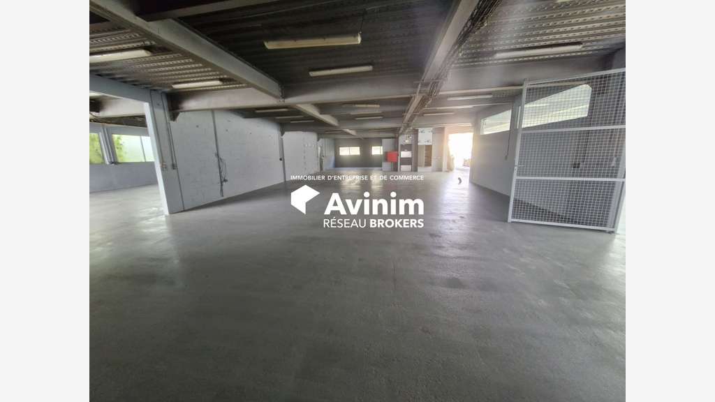 A louer bâtiment indépendant 870m² à Juilly