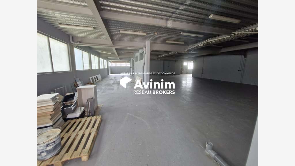 A louer bâtiment indépendant 870m² à Juilly