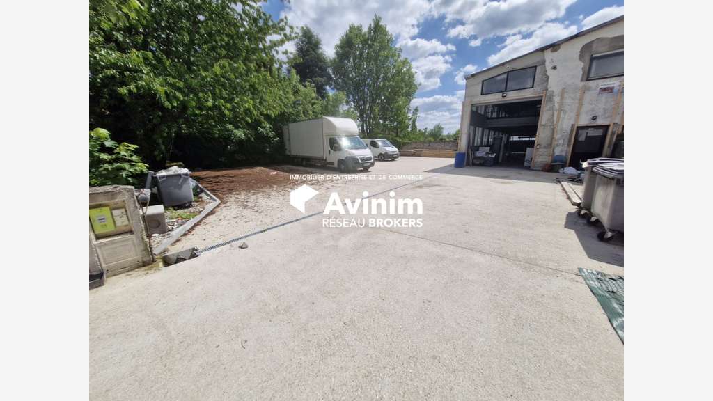 A louer bâtiment indépendant 870m² à Juilly