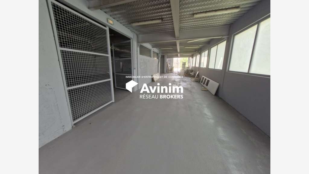 A louer bâtiment indépendant 870m² à Juilly