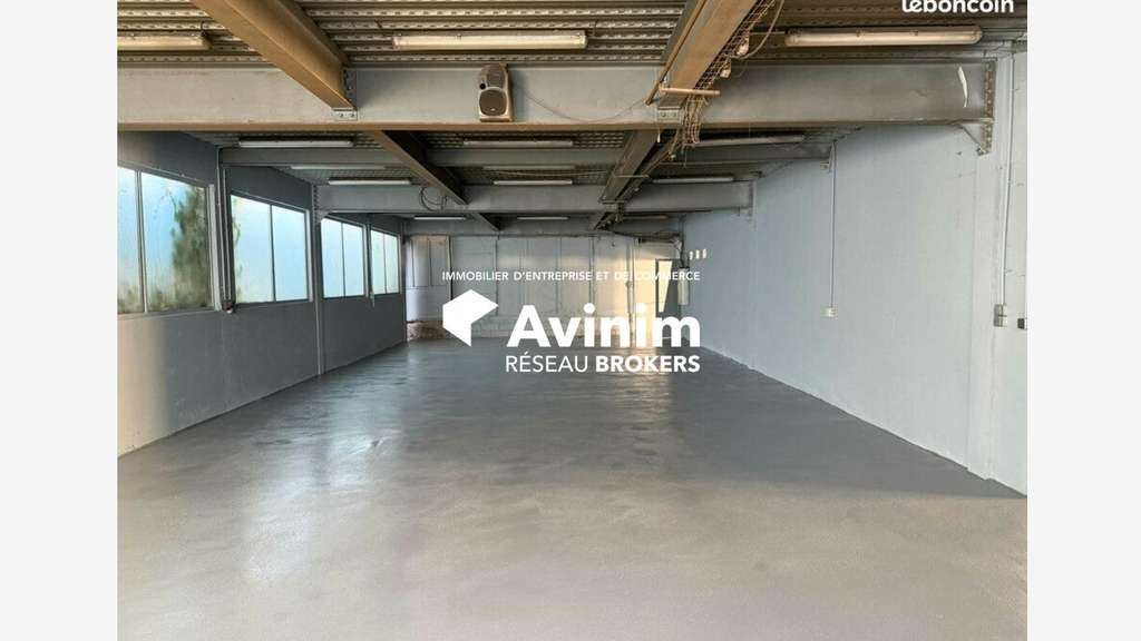 A louer bâtiment indépendant 870m² à Juilly