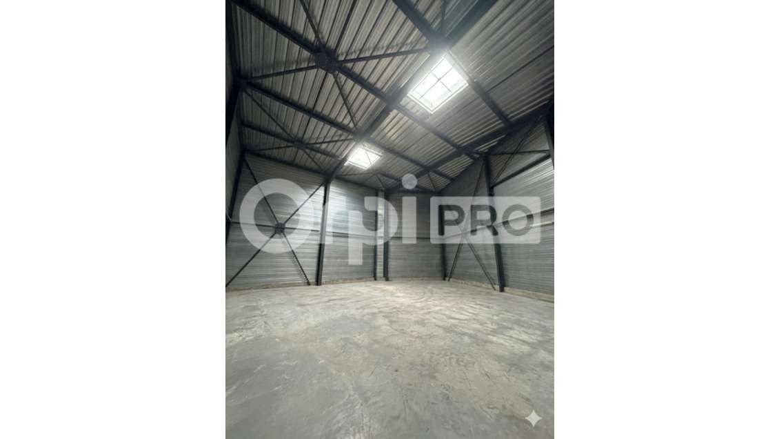 A louer atelier bureaux 370m² à l' Ile de Ré pont