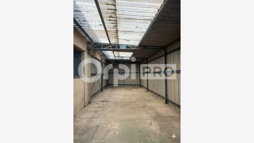 A louer atelier bureaux 370m² à l' Ile de Ré pont