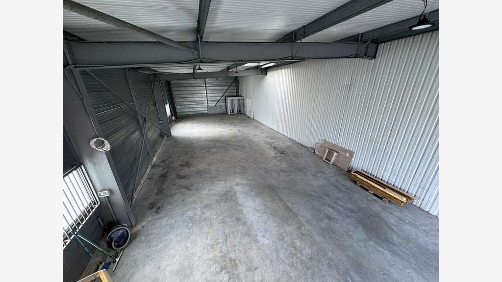 Entrepôt 300m² à louer à L'Isle-d'Espagnac