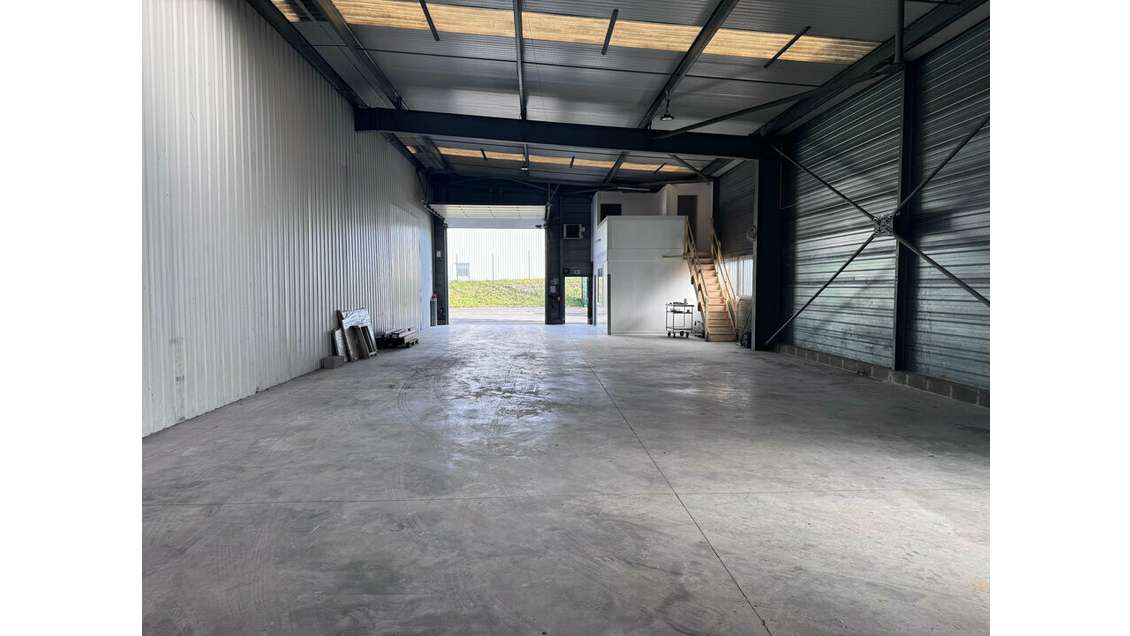 Entrepôt 300m² à louer à L'Isle-d'Espagnac