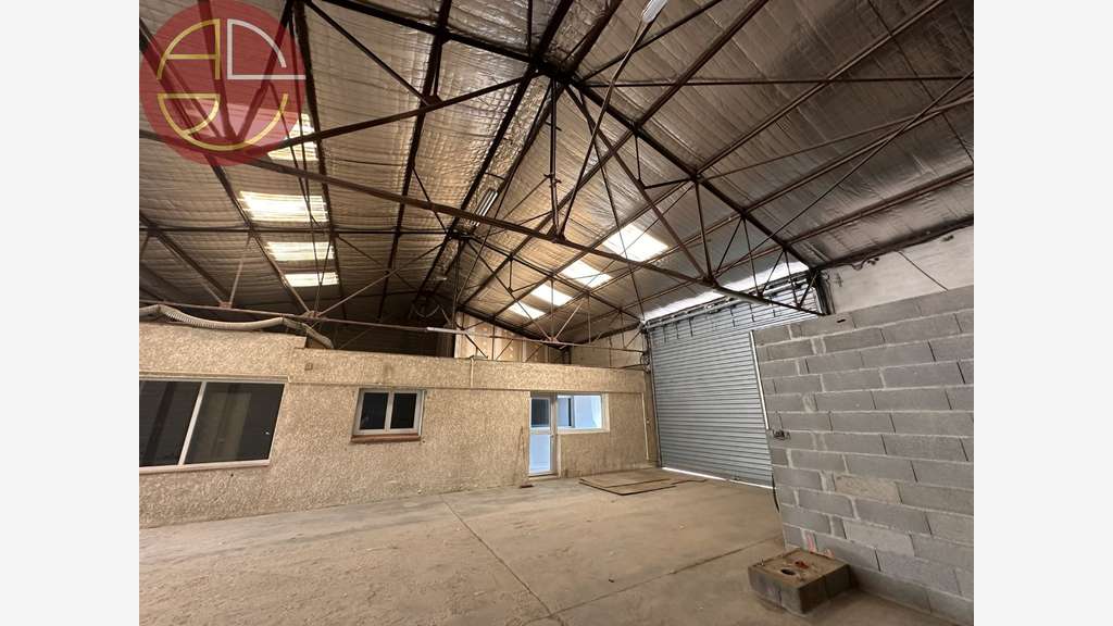 A louer entrepôt 1450m² sur 7000m² L'Isle-Jourdain