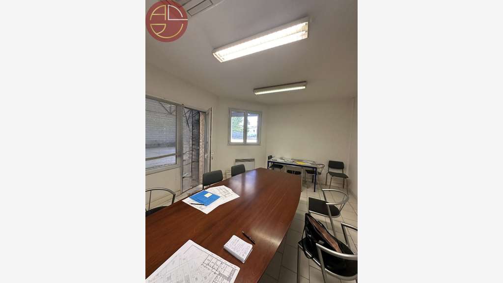 A louer entrepôt 1450m² sur 7000m² L'Isle-Jourdain