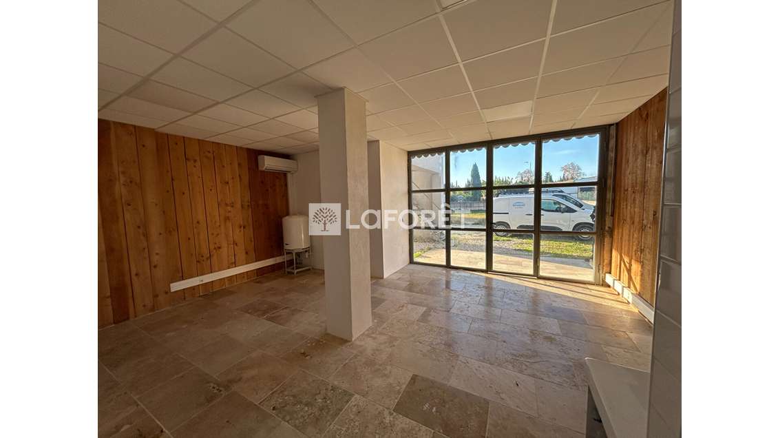 A louer local pro 29m² zone artis. Isle Sur Sorgue