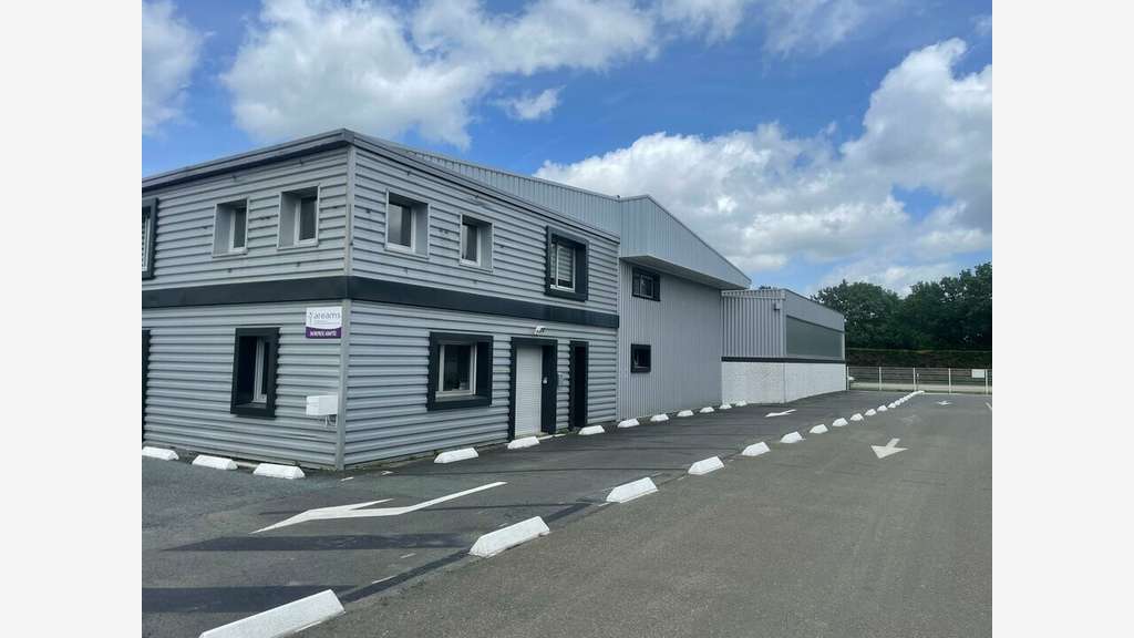 Location local d'activité 678m² L'Oie empl strat.