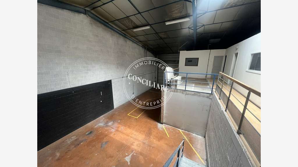 Entrepôt bureau de 360m² à louer à l'Union