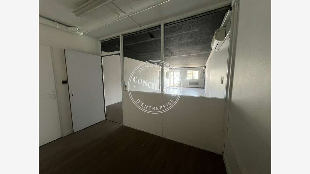 Entrepôt bureau de 360m² à louer à l'Union