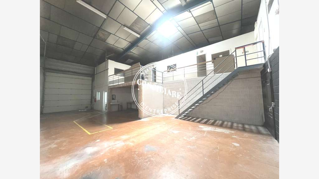 Entrepôt bureau de 360m² à louer à l'Union