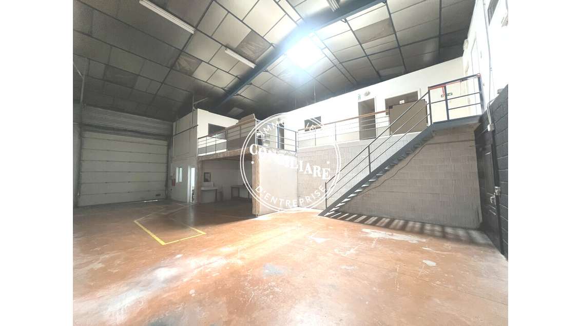 Entrepôt bureau de 360m² à louer à l'Union