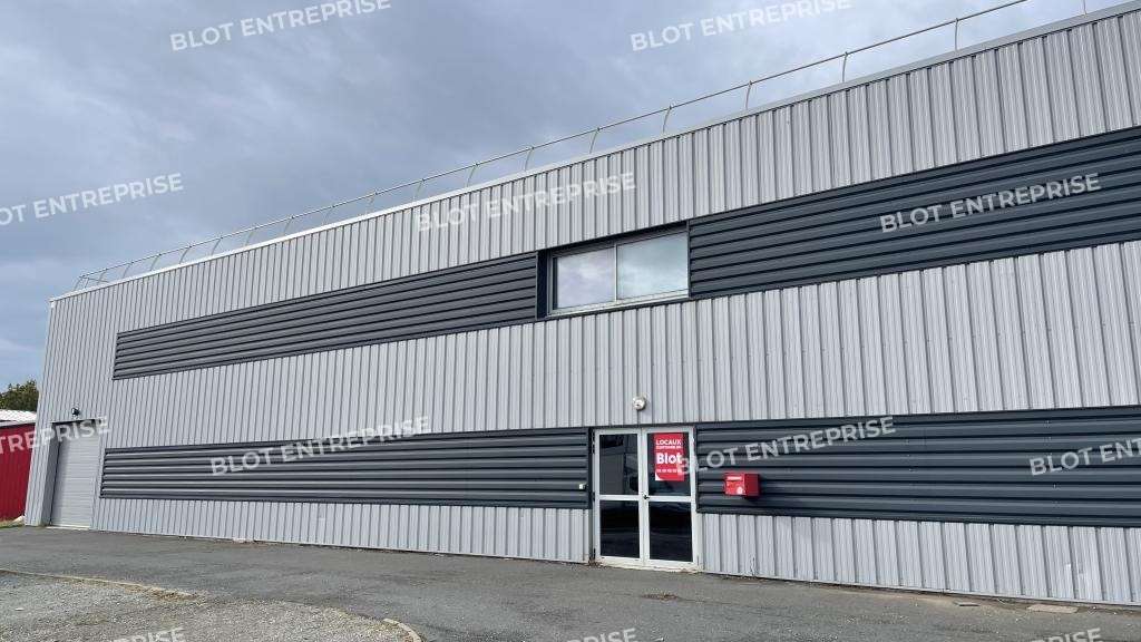 A louer locaux activités 951m² La Baule ZA Beslon