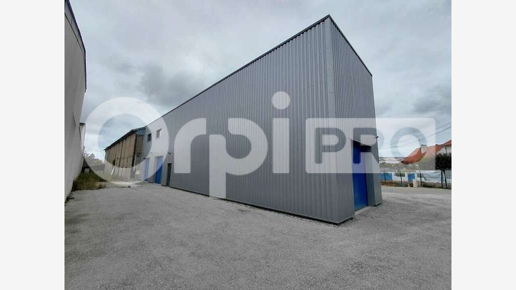 A louer box neuf 45m² ZA Beslon à La Baule