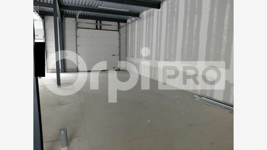 A louer box neuf 45m² ZA Beslon à La Baule
