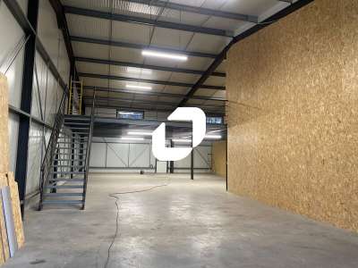 Location Locaux d'activités - Entrepôts à La Brède