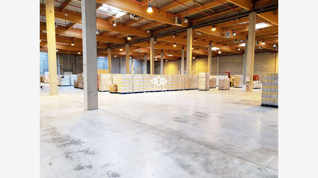 A louer entrepôt logistique 6000m² secteur Millau 