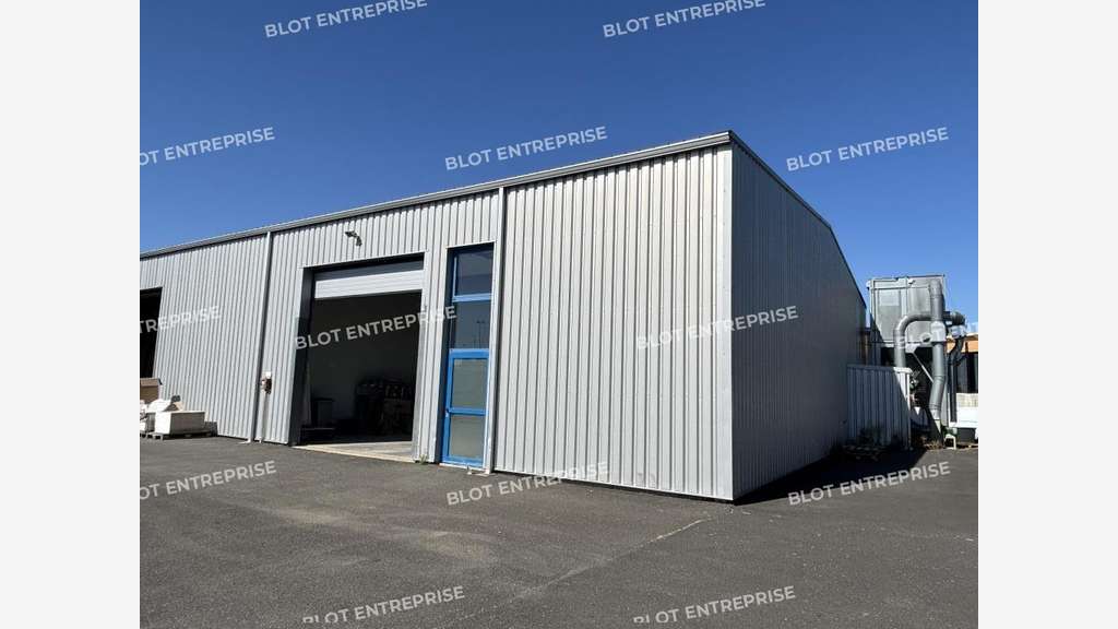 À LOUER - LOCAUX D'ACTIVITÉS - 240 M² - LA CH