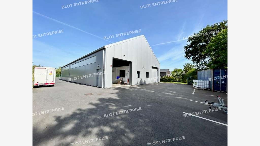 A louer local activités 465m² récent  Rennes Nord