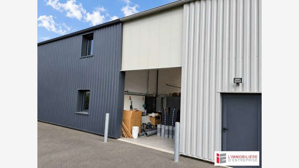 Local d'activité 320m² à La Chapelle-des-Fougeretz