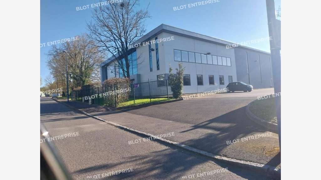 A louer locaux 978m² à La Chapelle-sur-Erdre