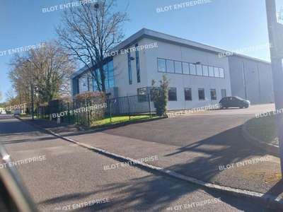 A louer locaux 978m² à La Chapelle-sur-Erdre