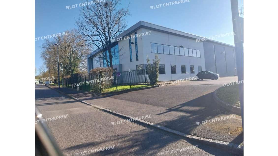 A louer locaux 978m² à La Chapelle-sur-Erdre