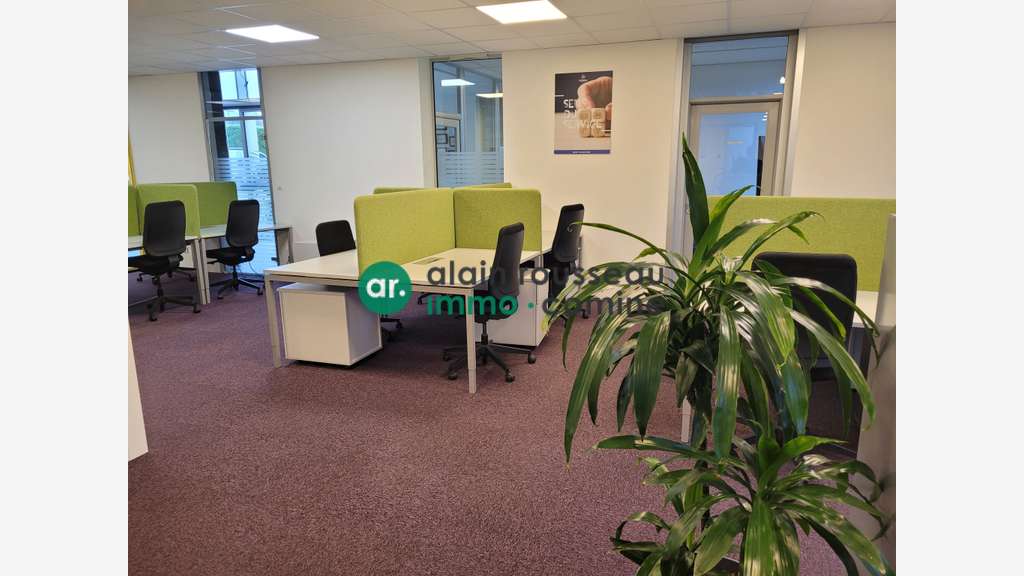 Entrepôt bureaux 881m² à La Chapelle-sur-Erdre