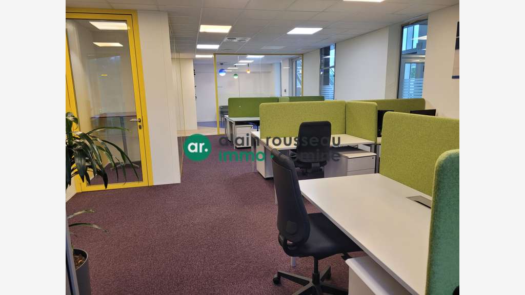 Entrepôt bureaux 881m² à La Chapelle-sur-Erdre
