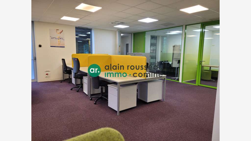 Entrepôt bureaux 881m² à La Chapelle-sur-Erdre