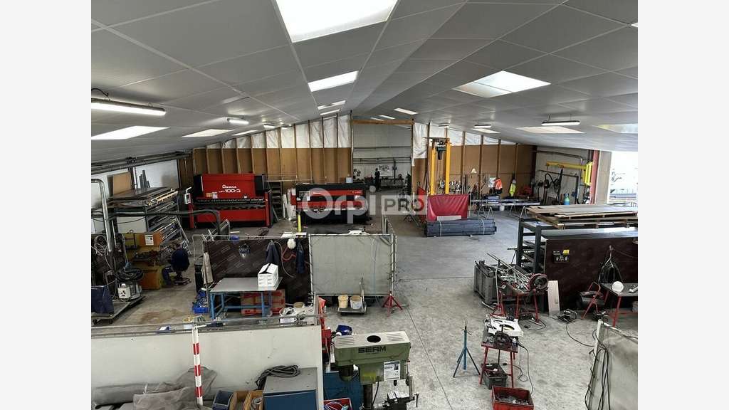A louer local d'activités de 1500m² La Chevrolière