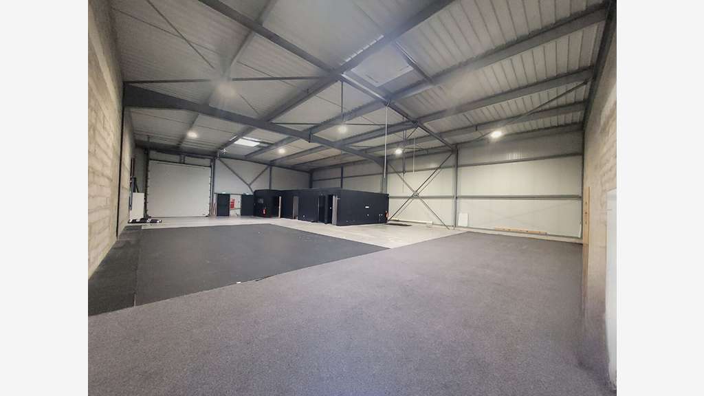 A louer 370m² local d'activité ZA Tournebride 
