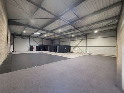 A louer 370m² local d'activité ZA Tournebride 
