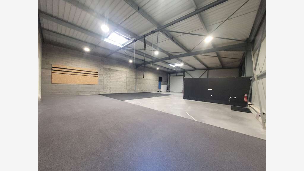 A louer 370m² local d'activité ZA Tournebride 