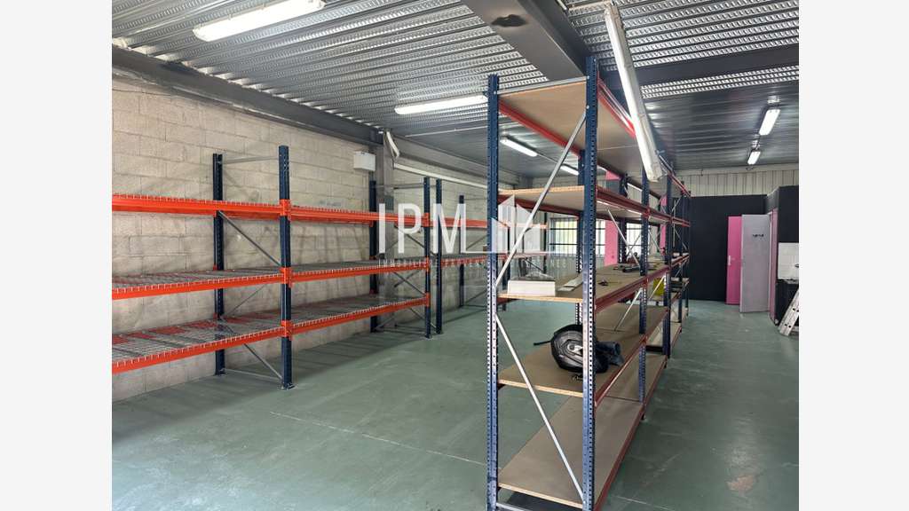 A louer local d'activités 247m² La Ciotat Athélia