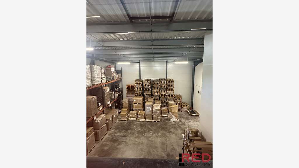 A louer entrepôt + bureaux 363m² à La Ciotat