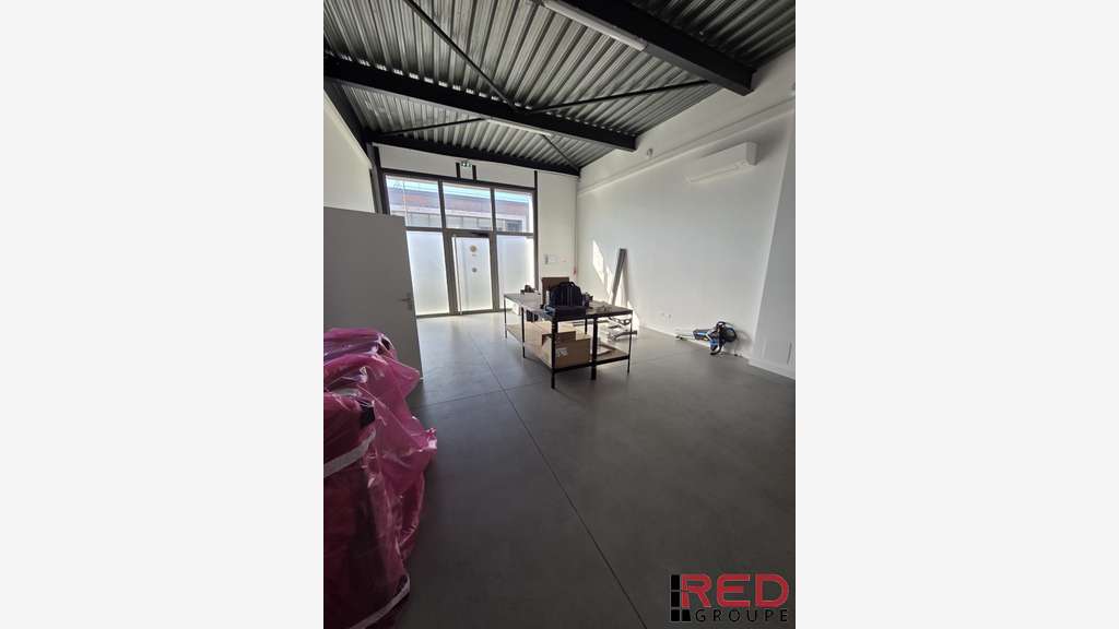 A louer local d'activité 395m² à La Ciotat Athélia