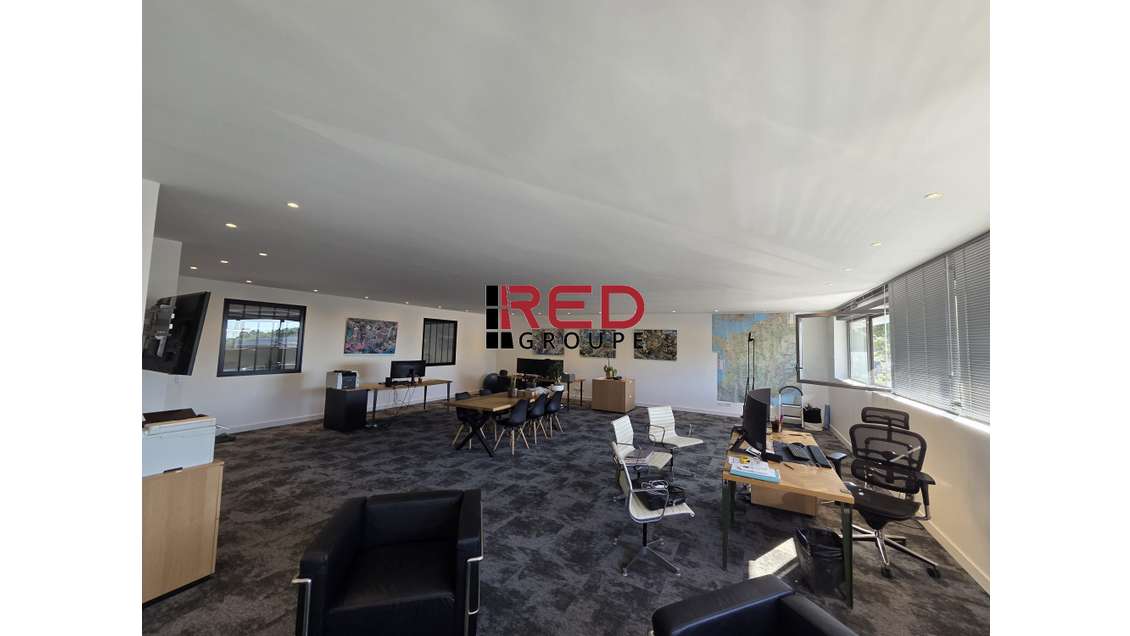 A louer local d'activité 395m² à La Ciotat Athélia